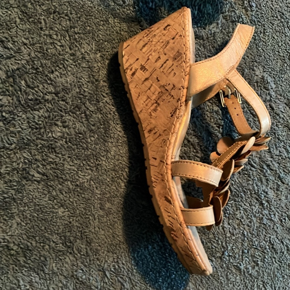 b.o.c Sandals w/cork wedge - Picture 3 of 5
